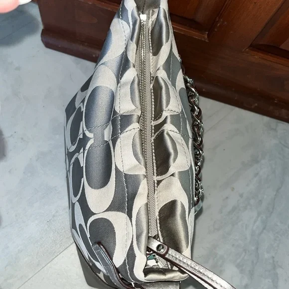 Coach Rare Crossbody/ Shoulder Bag Like New signature C silver/ metallic leather - Picture 14 of 16
